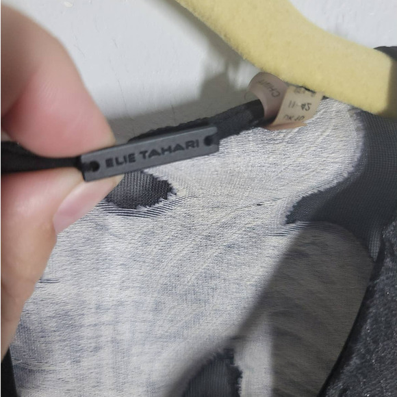 Elie Tahari Round Neck Sleeveless Lace Leaf Pattern Overlay Top Size 6 Black - Picture 3 of 4